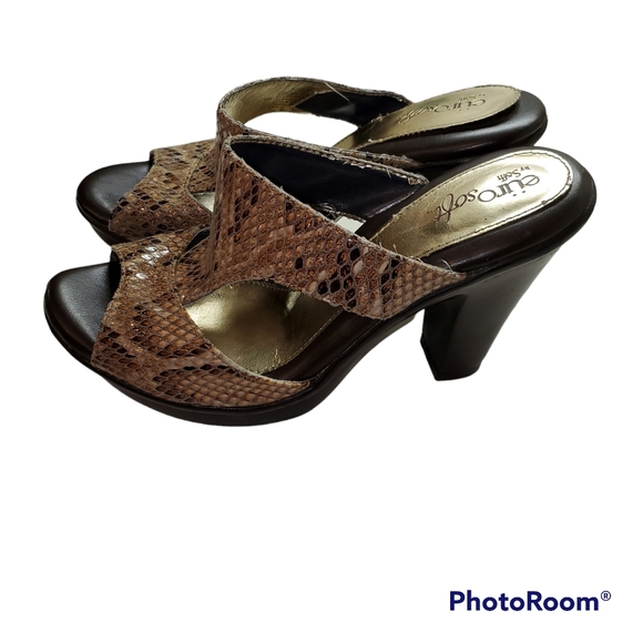 Sofft Euro soft animal print size 6 heels - Picture 2 of 7